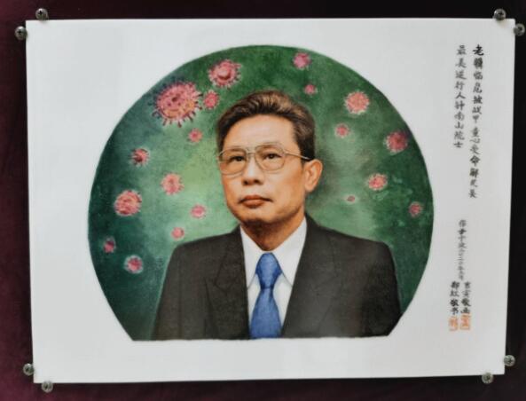 硬核爺爺宅家2個(gè)月創(chuàng)作鐘南山屠呦呦瓷板畫(huà) 硬核爺爺宅家2個(gè)月創(chuàng)作鐘南山屠呦呦瓷板畫(huà)